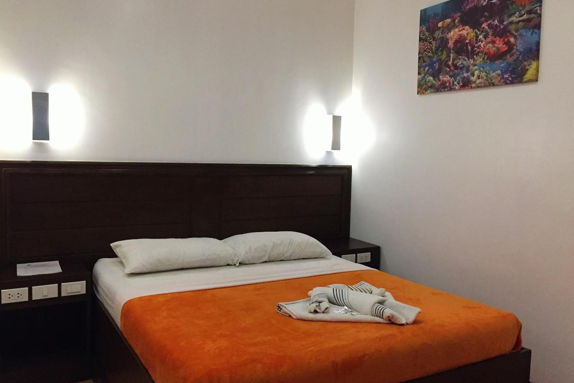 Pearli View Hotel Iloilo Powered By Cocotel Rum bild