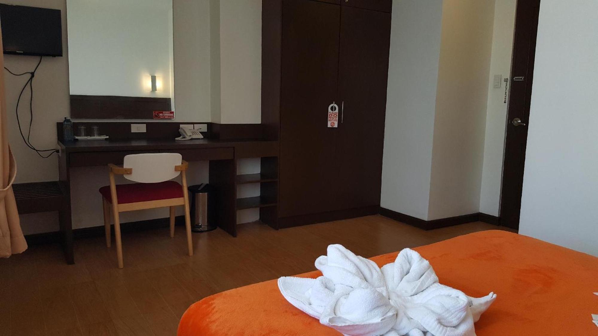 Pearli View Hotel Iloilo Powered By Cocotel Rum bild