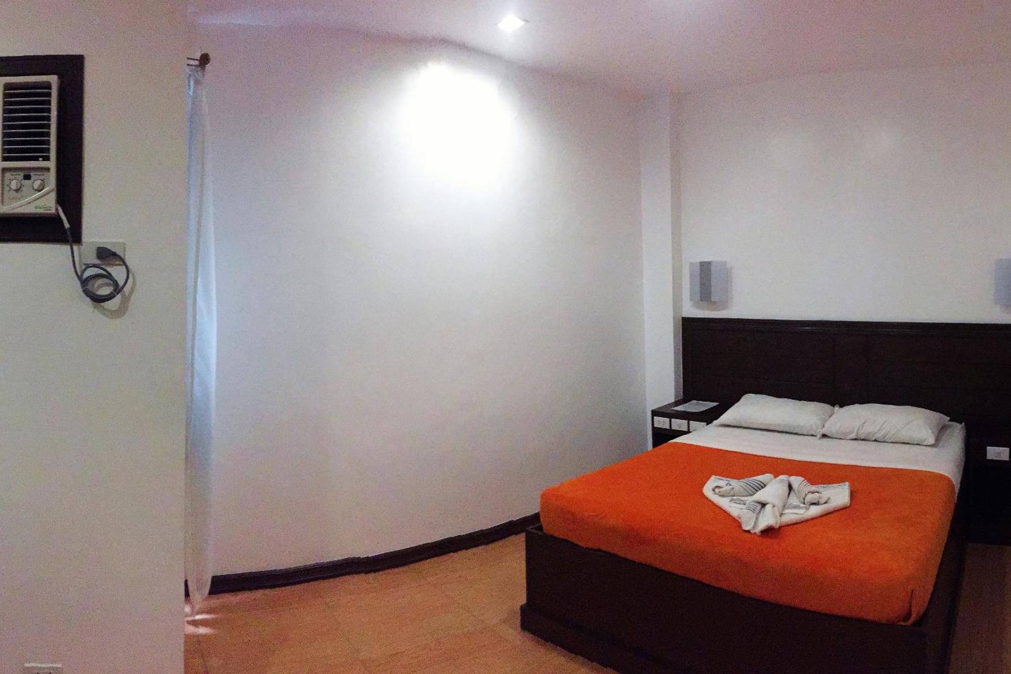 Pearli View Hotel Iloilo Powered By Cocotel Rum bild