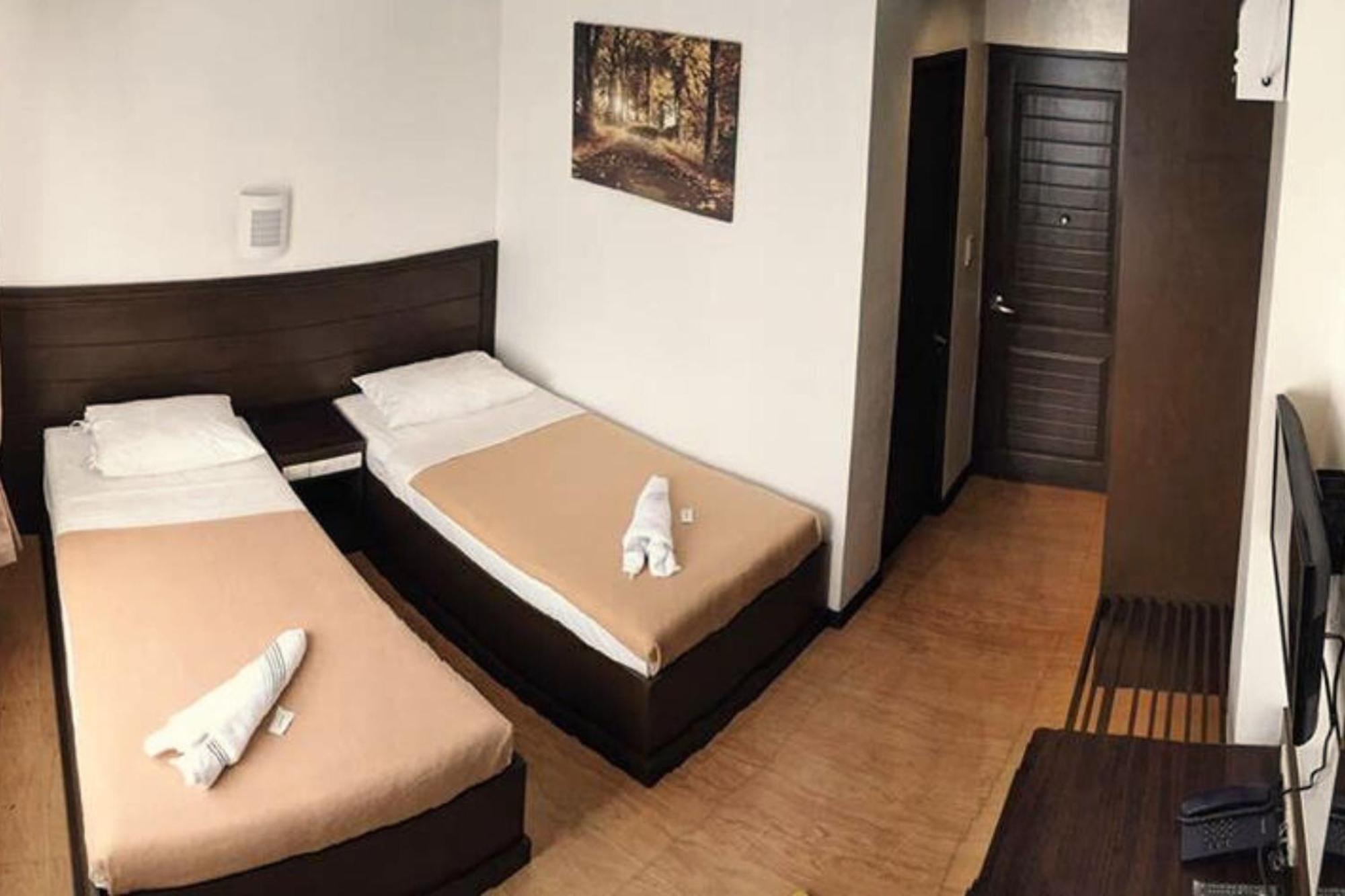 Pearli View Hotel Iloilo Powered By Cocotel Rum bild