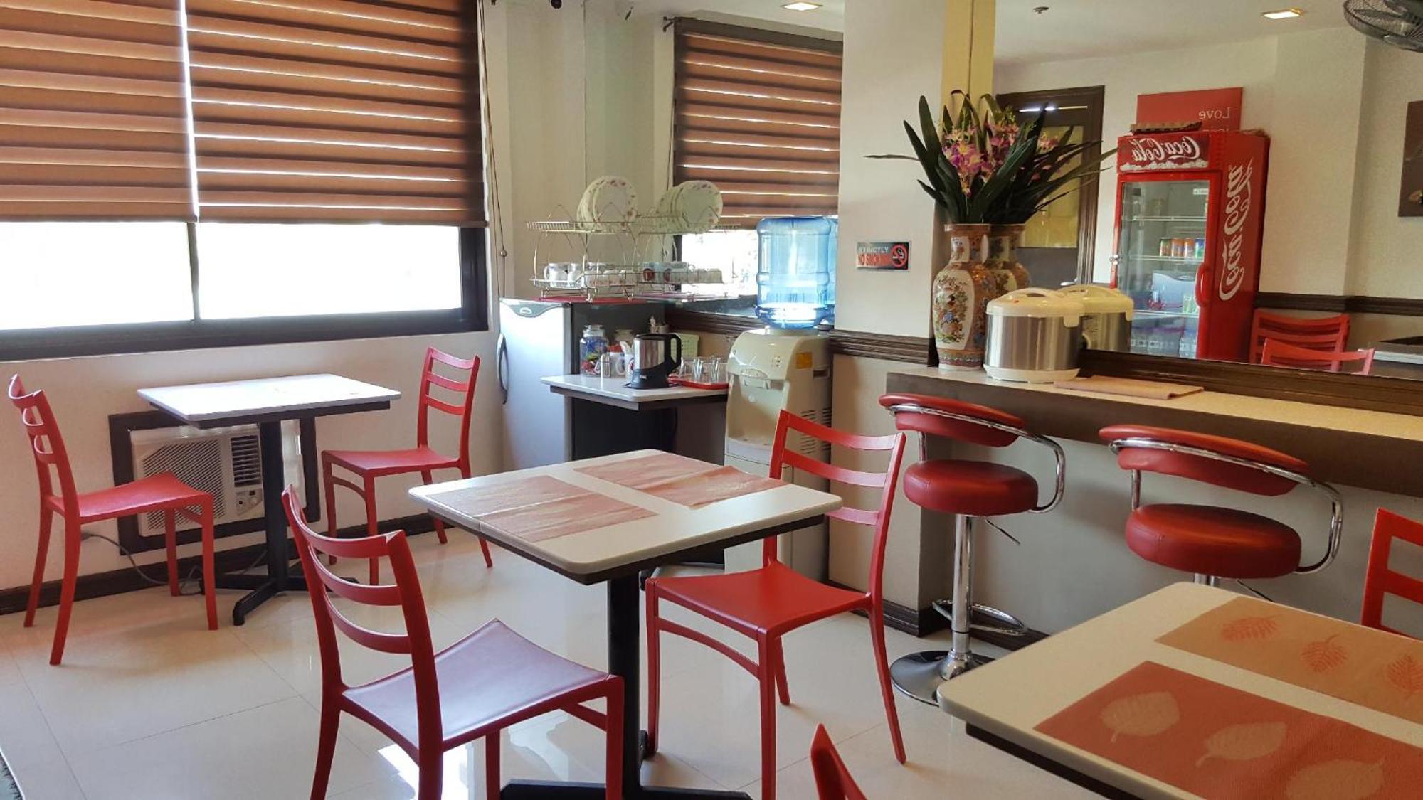 Pearli View Hotel Iloilo Powered By Cocotel Exteriör bild